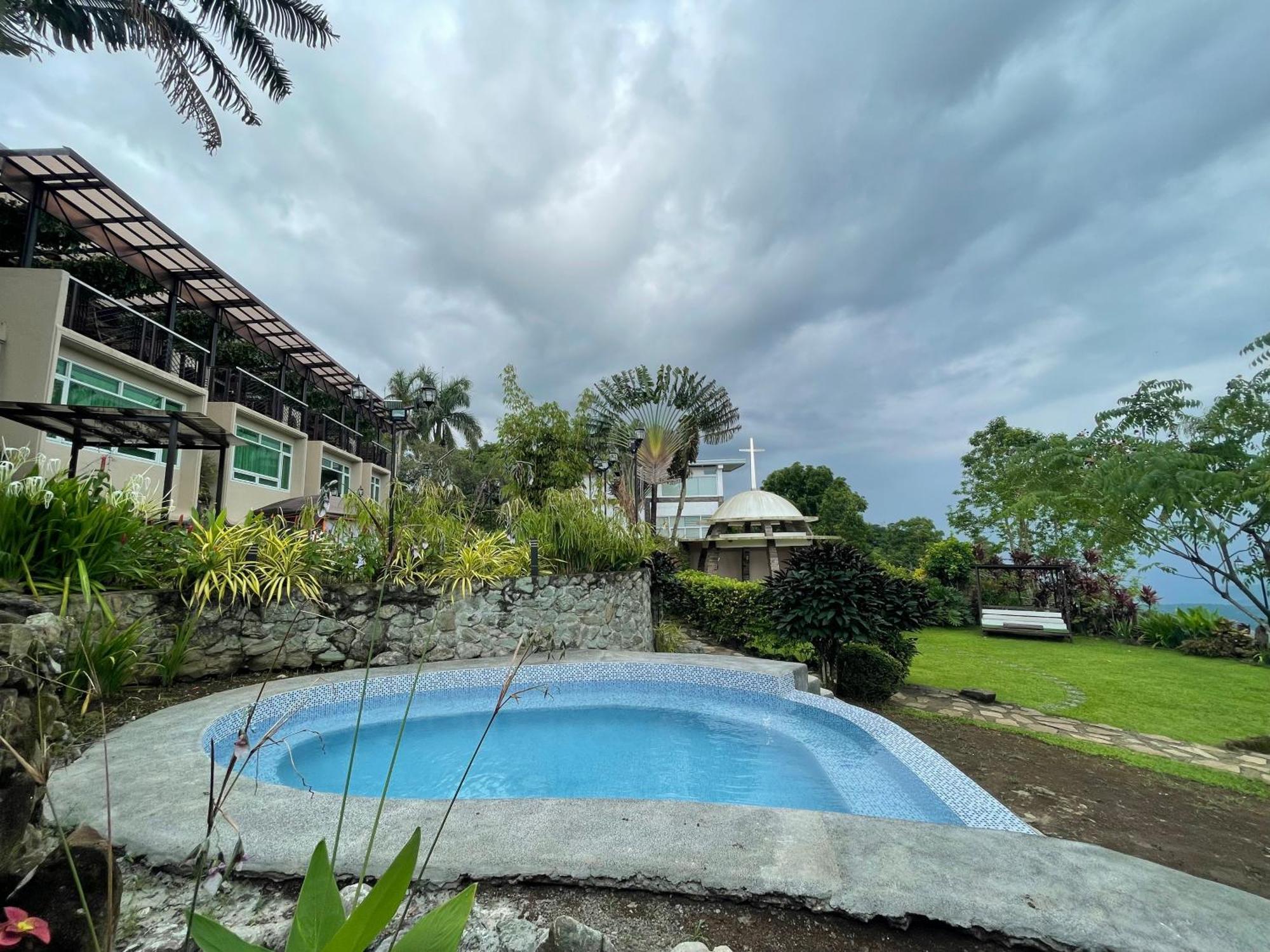 The Lakeview Suites Tagaytay City Ngoại thất bức ảnh