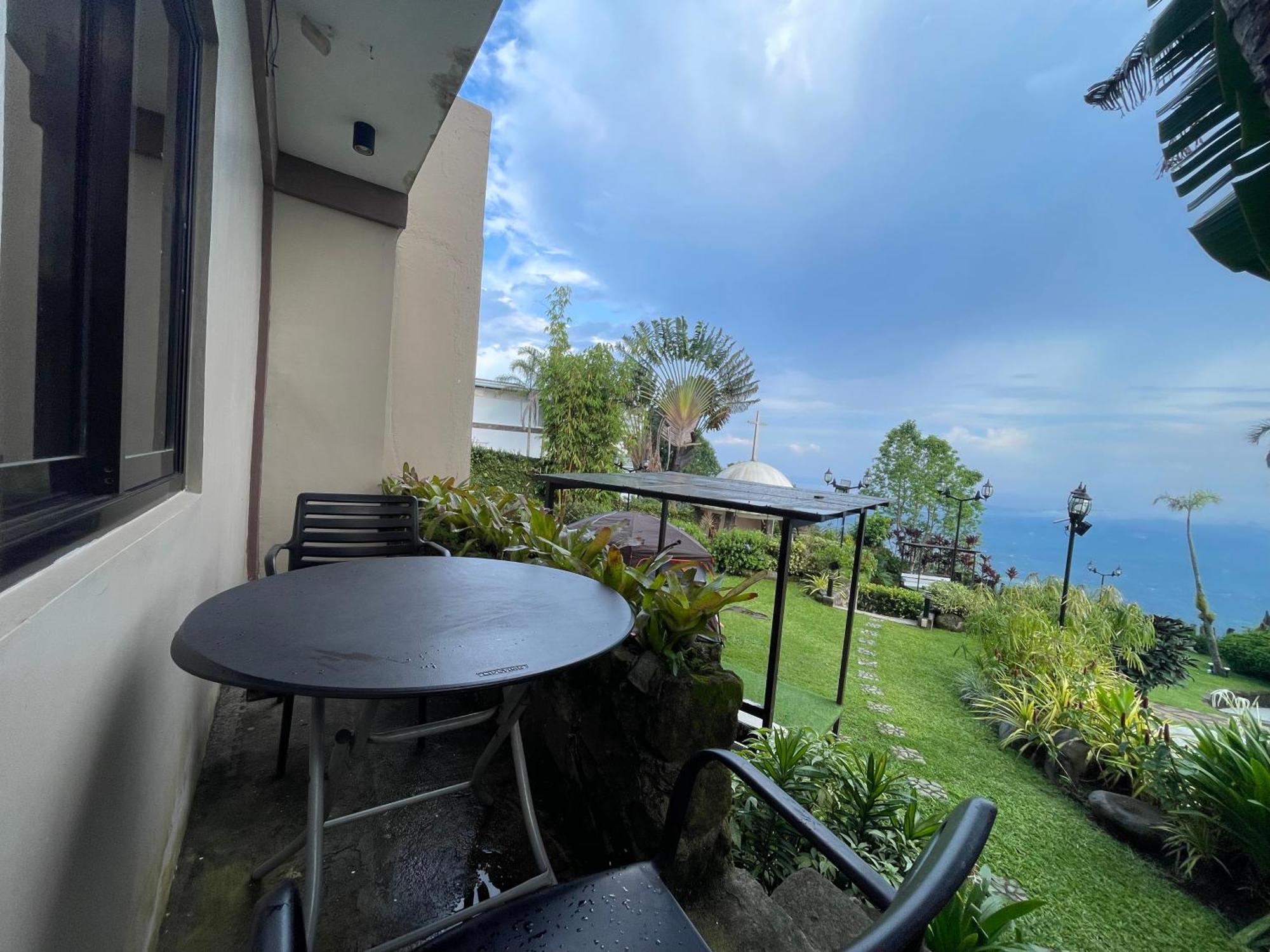 The Lakeview Suites Tagaytay City Ngoại thất bức ảnh